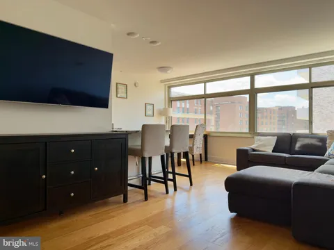MLS: DCDC2262582