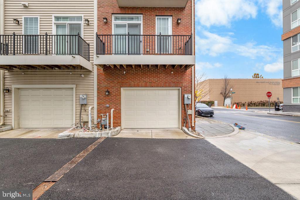 725 PARKSIDE PLACE NE