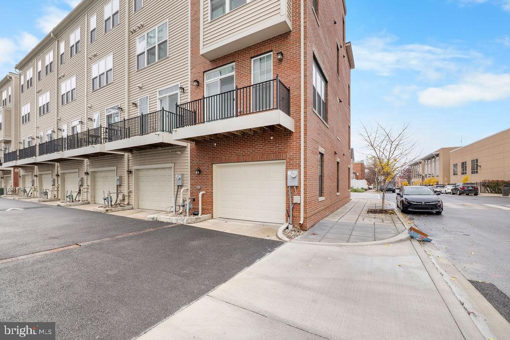 725 PARKSIDE PLACE NE