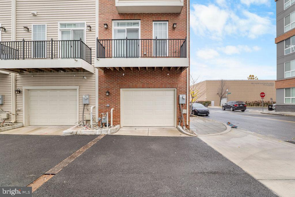 725 PARKSIDE PLACE NE