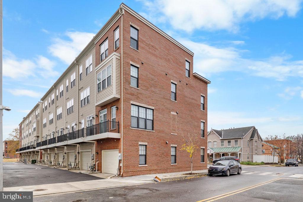 725 PARKSIDE PLACE NE