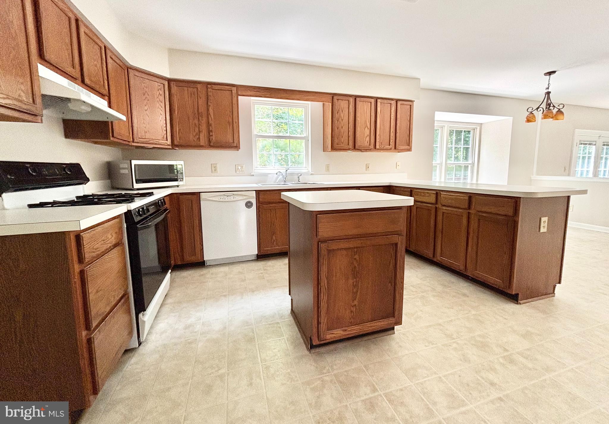 HAMPTON OAKS - Residential