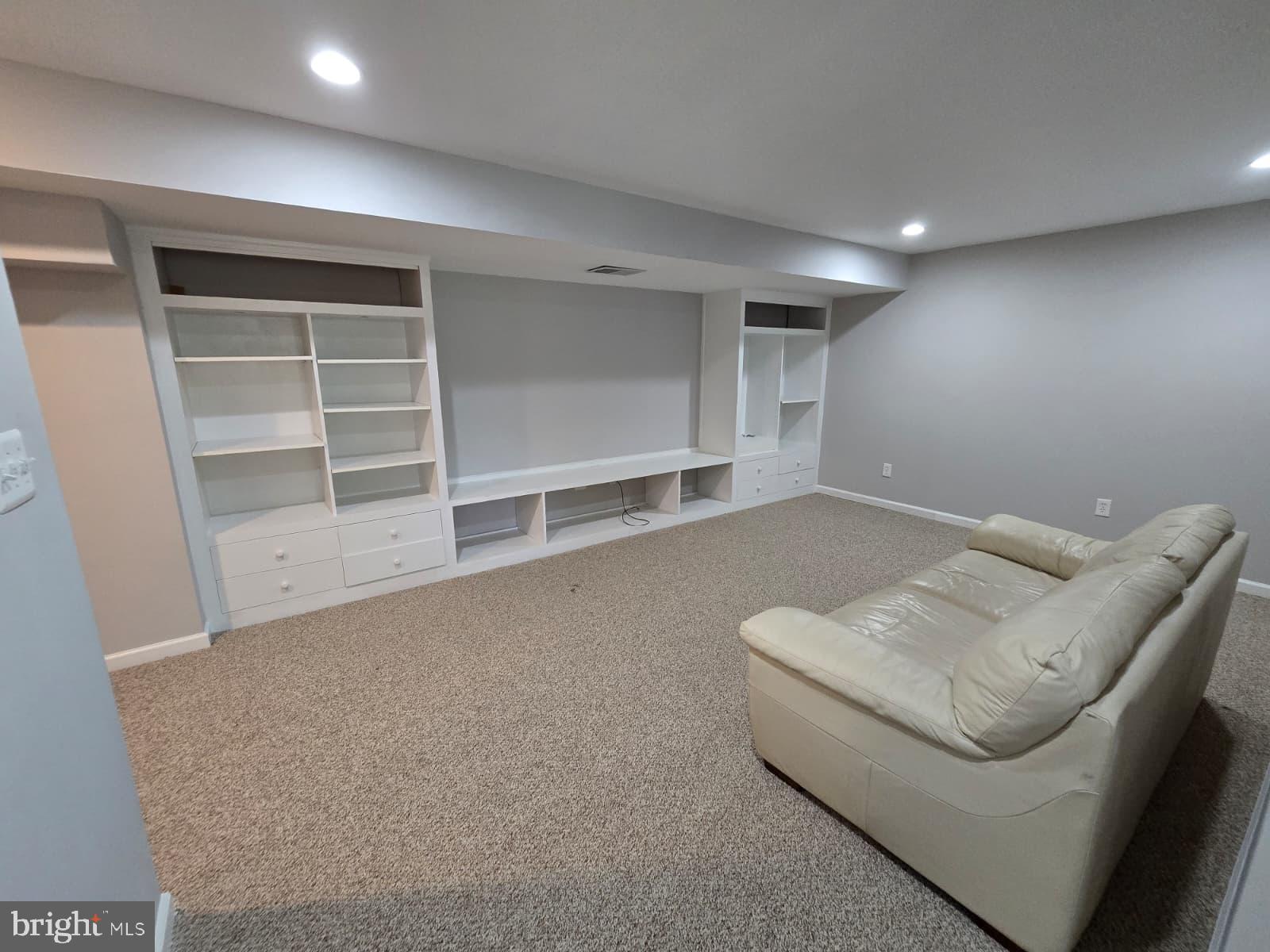 RIDGES AT ASHBURN - Residential Lease