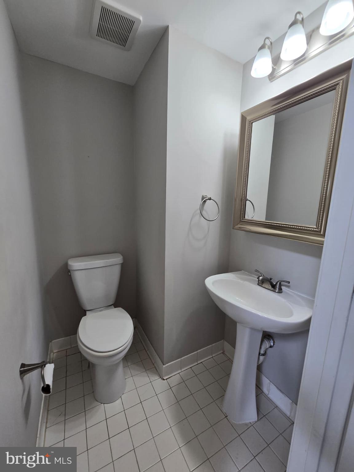 RIDGES AT ASHBURN - Residential Lease