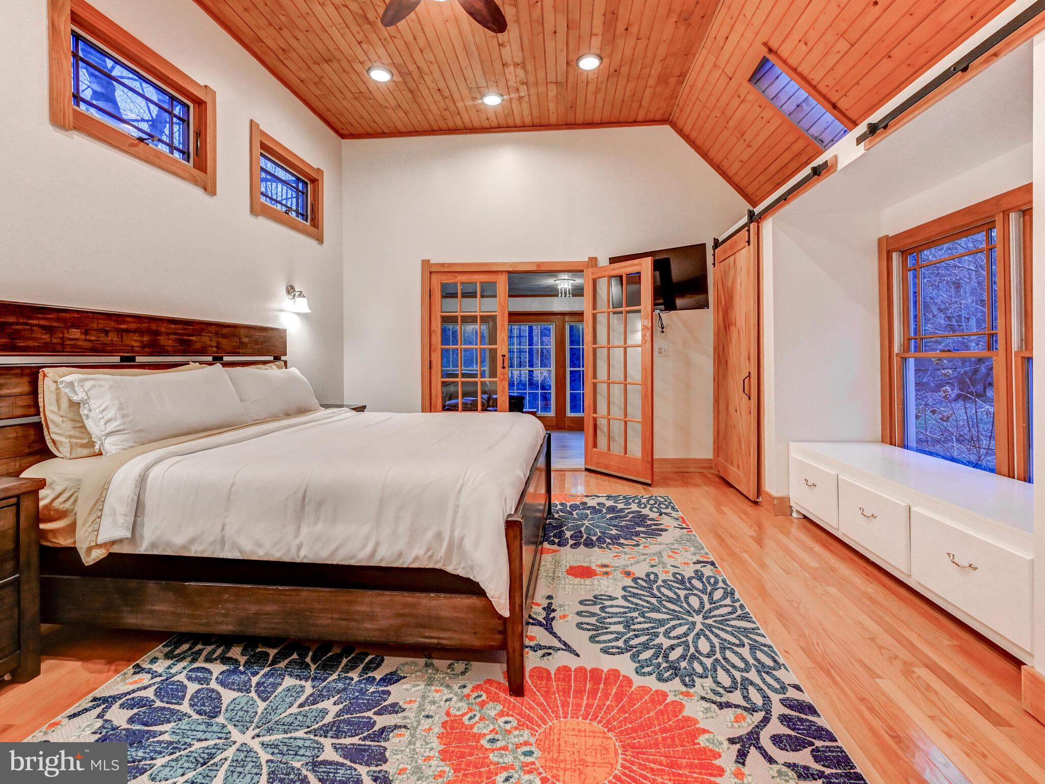 BEE TREE MANOR - Residential