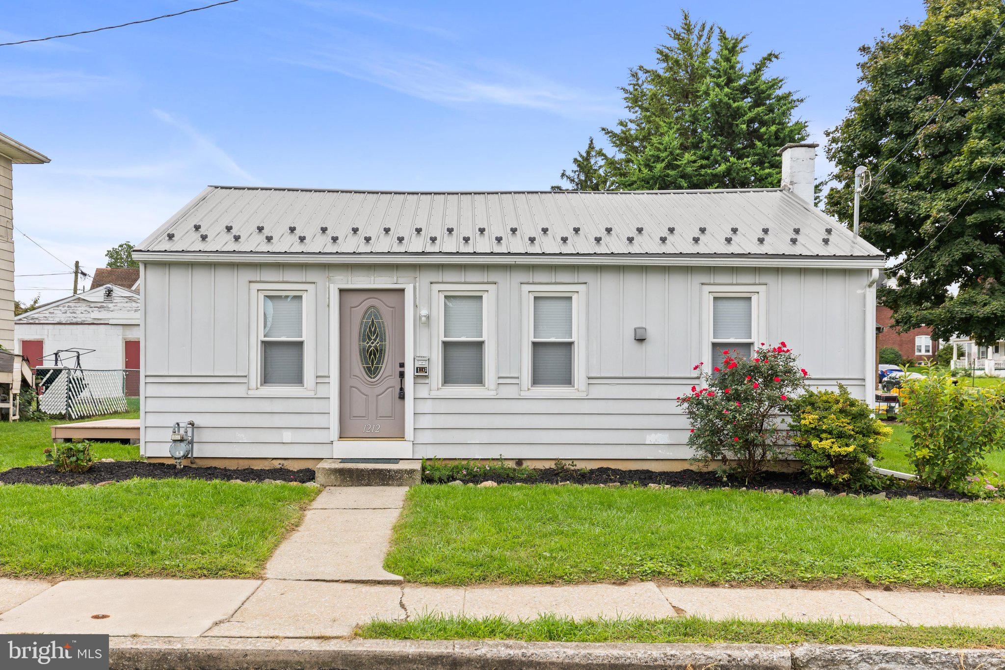 1212 E PROSPECT STREET