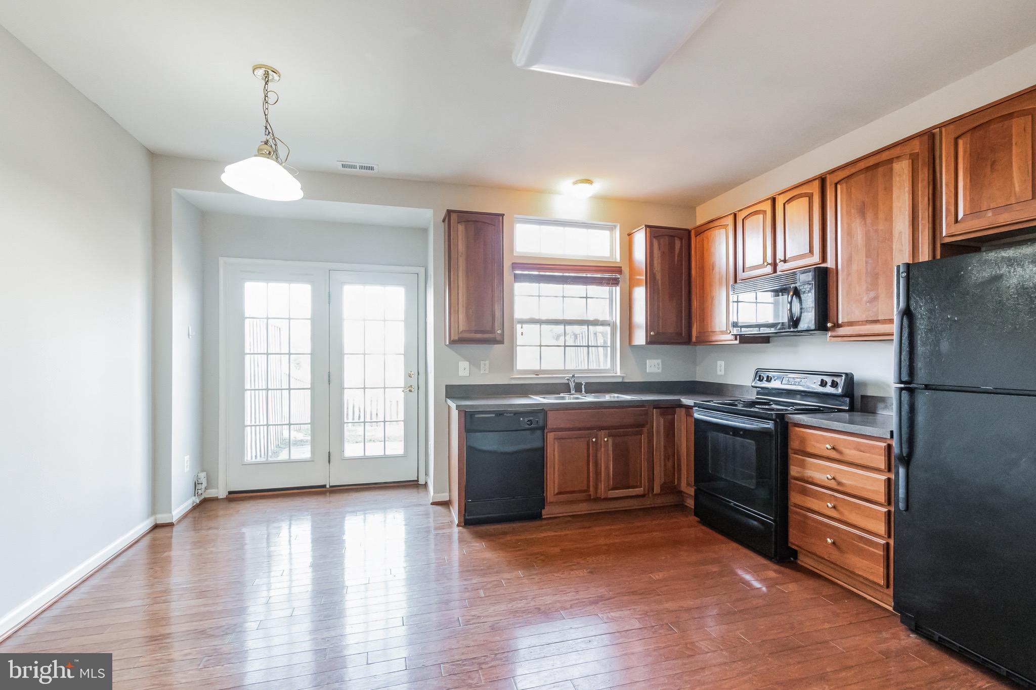 ASHBURN VILLAGE - Residential Lease