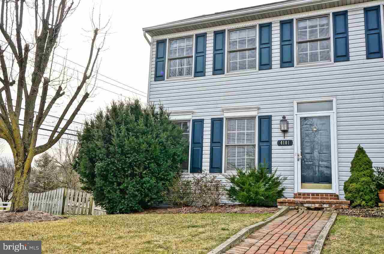 If you enjoy the convenience of townhome living, but prefer a little more outdoor space, this end unit may be exactly what you?re looking for! With a sizeable deck just off the kitchen, and a full finished walk-out basement leading into a fenced yard that?s about twice as big as most, you may have found what you?re looking for! All appliances included.