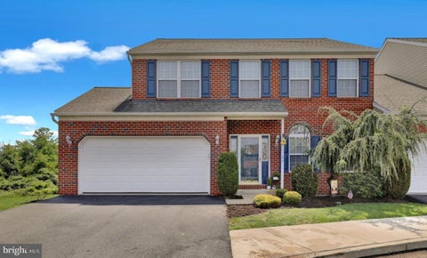 Townhouse For Sale - 11 Fallowfield Circle<br/> SHILLINGTON, PA 19607