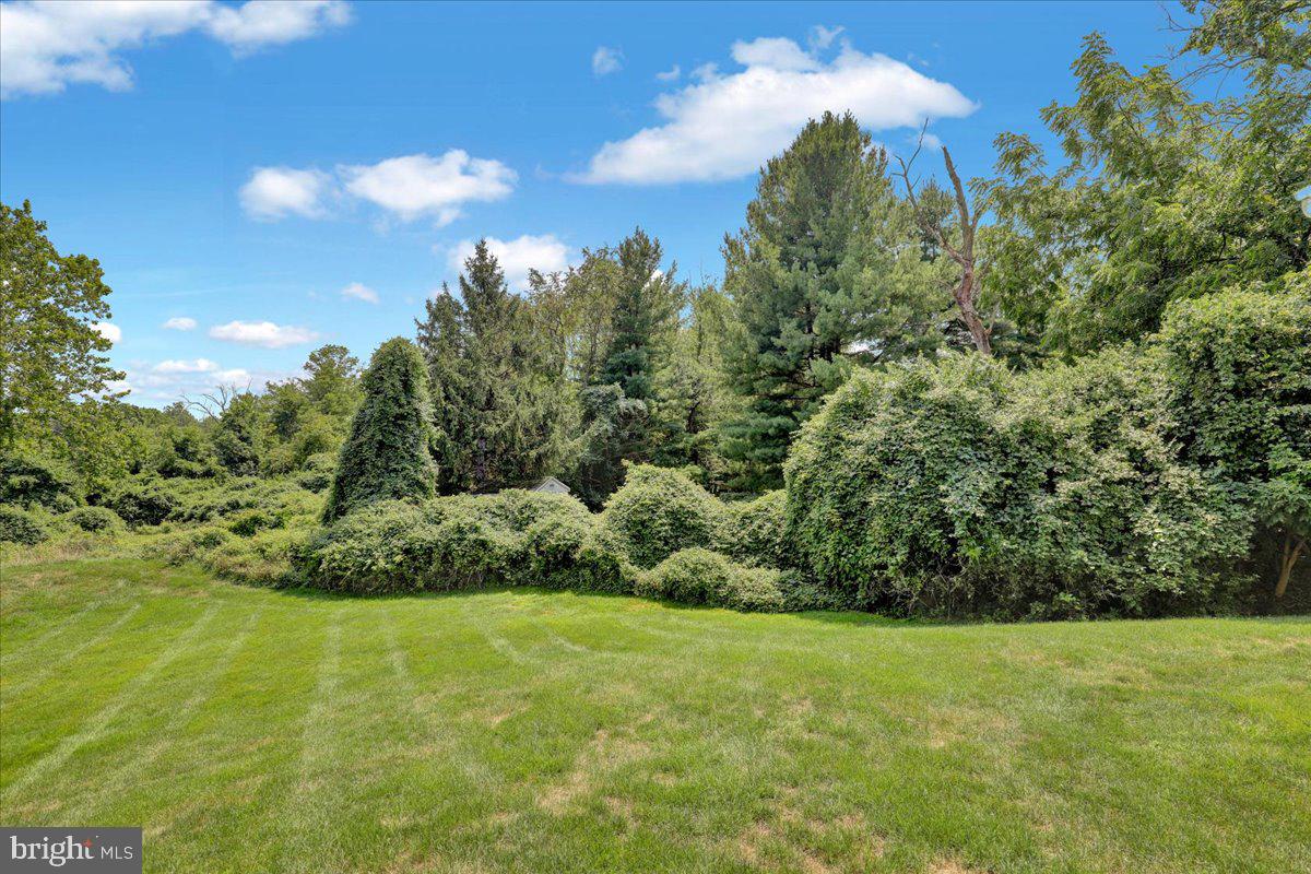 11 FALLOWFIELD CIRCLE