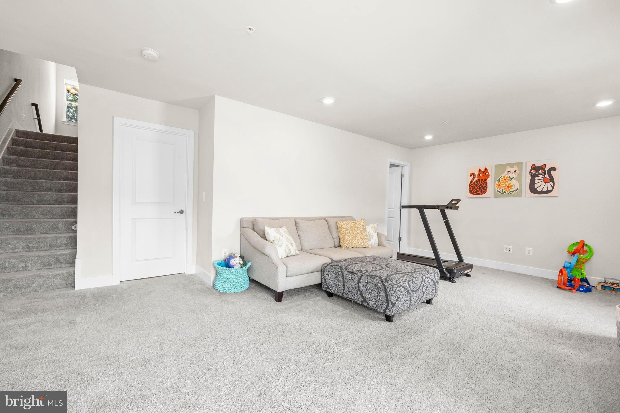 SEA OAKS VILLAGE - Residential