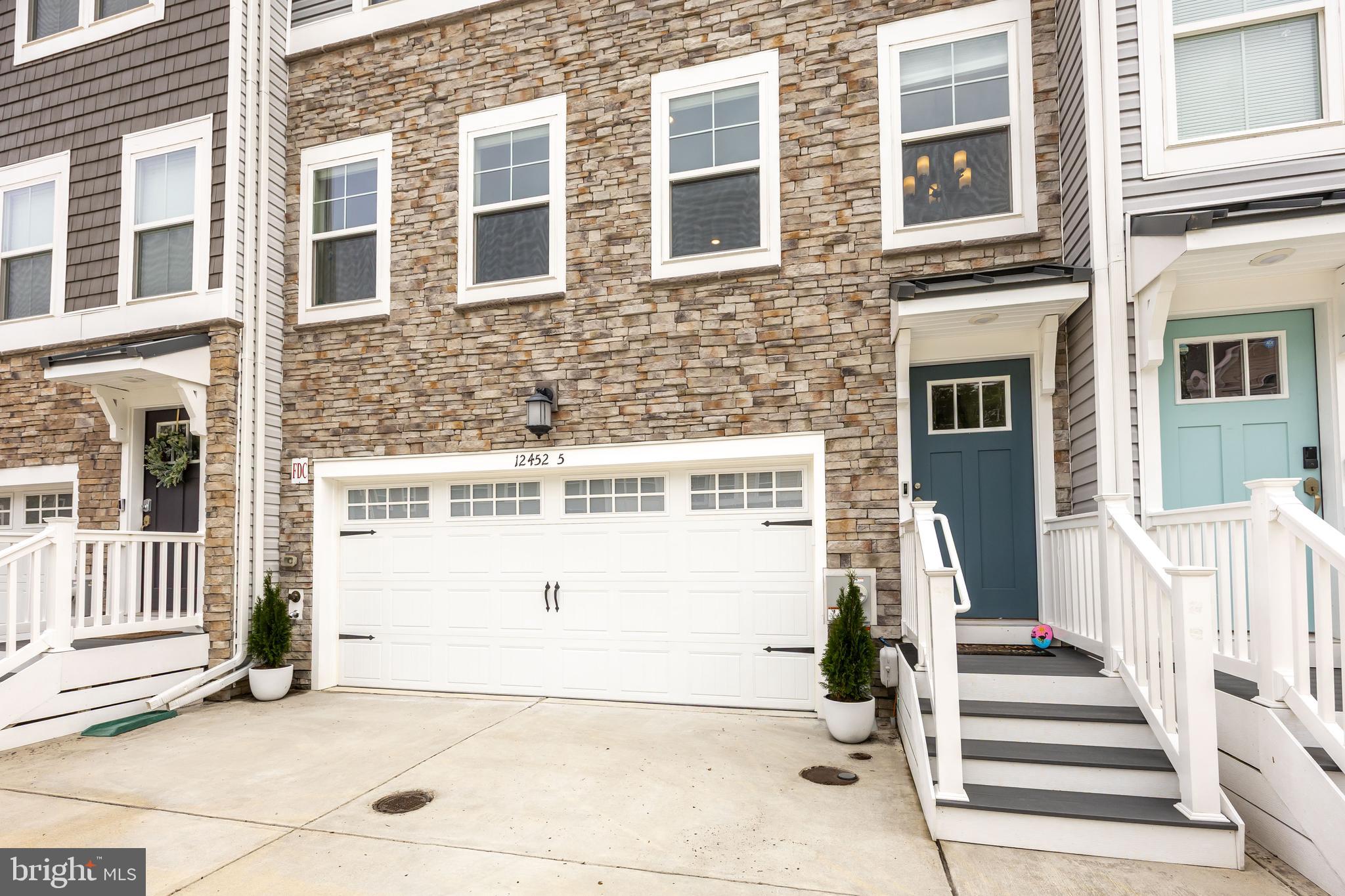 SEA OAKS VILLAGE - Residential