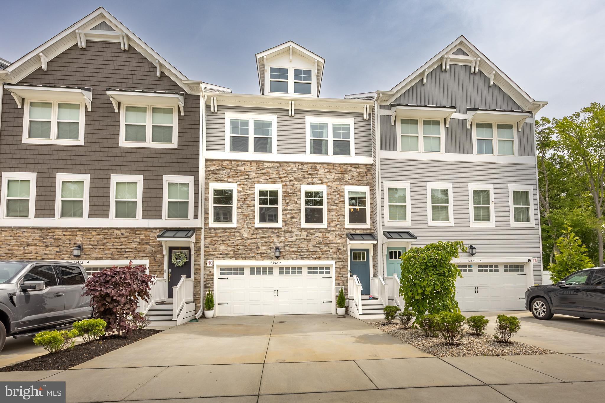 SEA OAKS VILLAGE - Residential