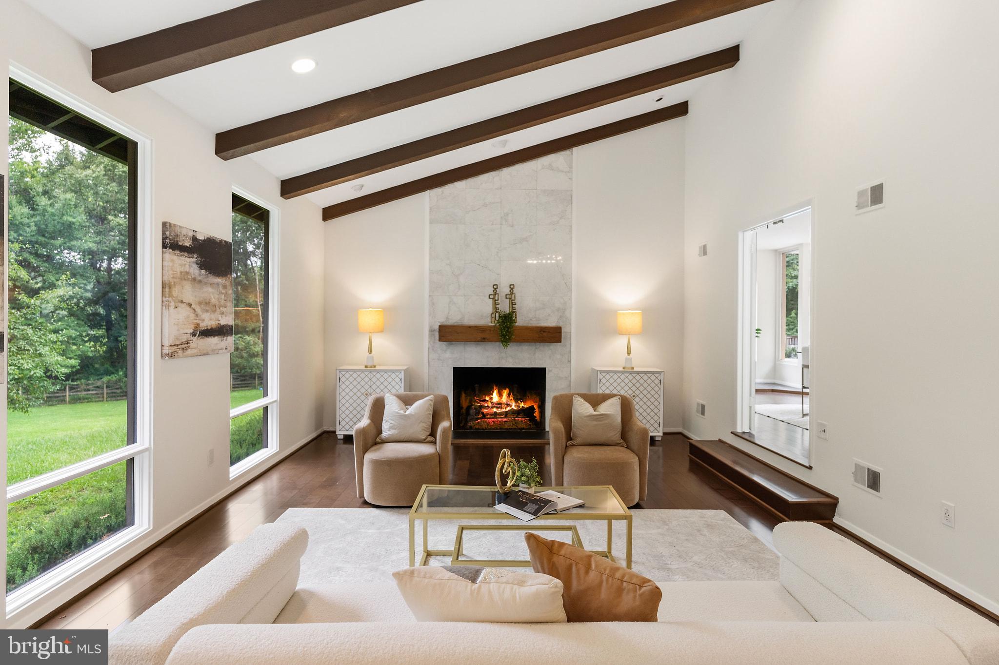 10216 EISENHOWER LANE