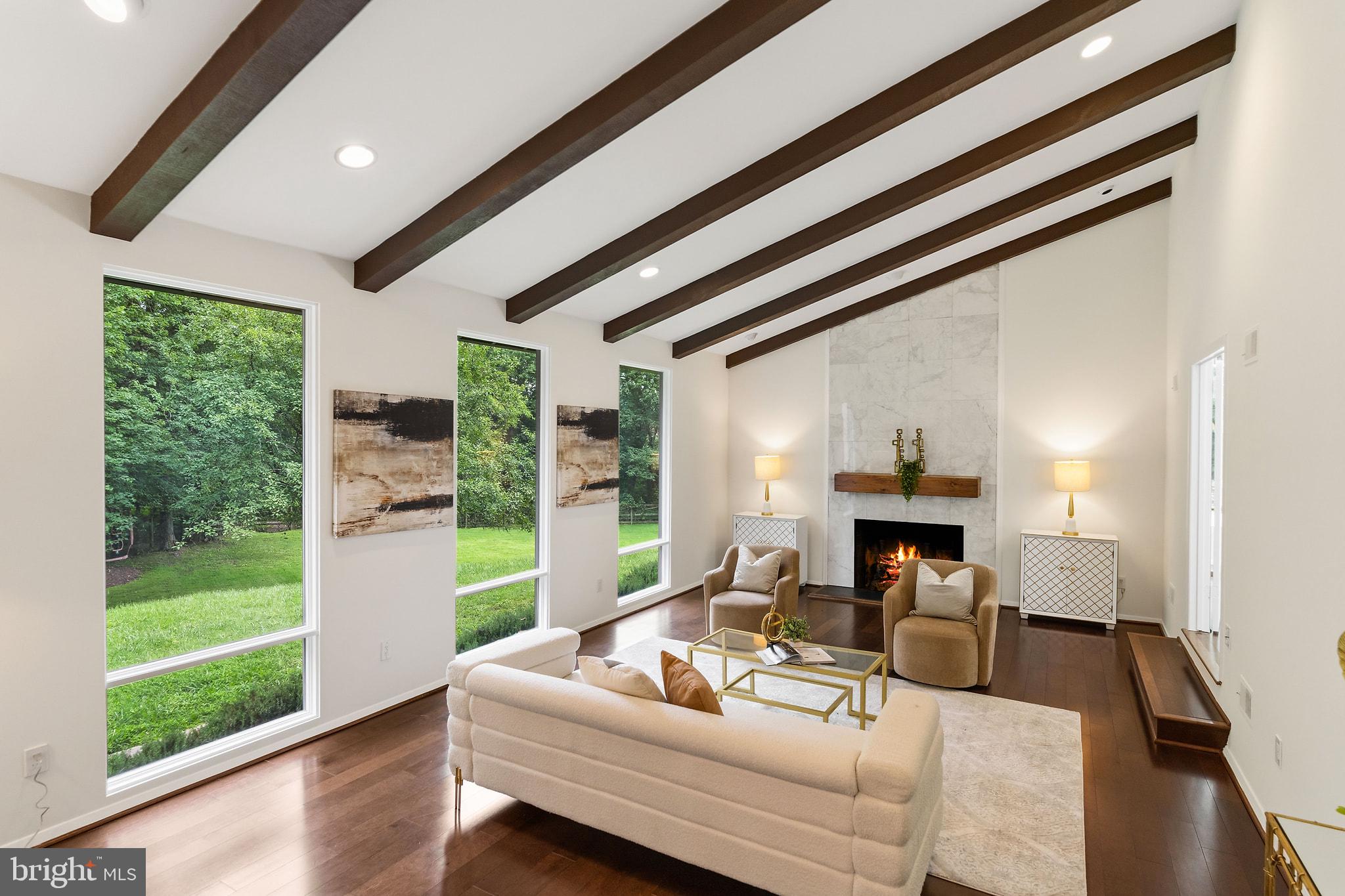 10216 EISENHOWER LANE