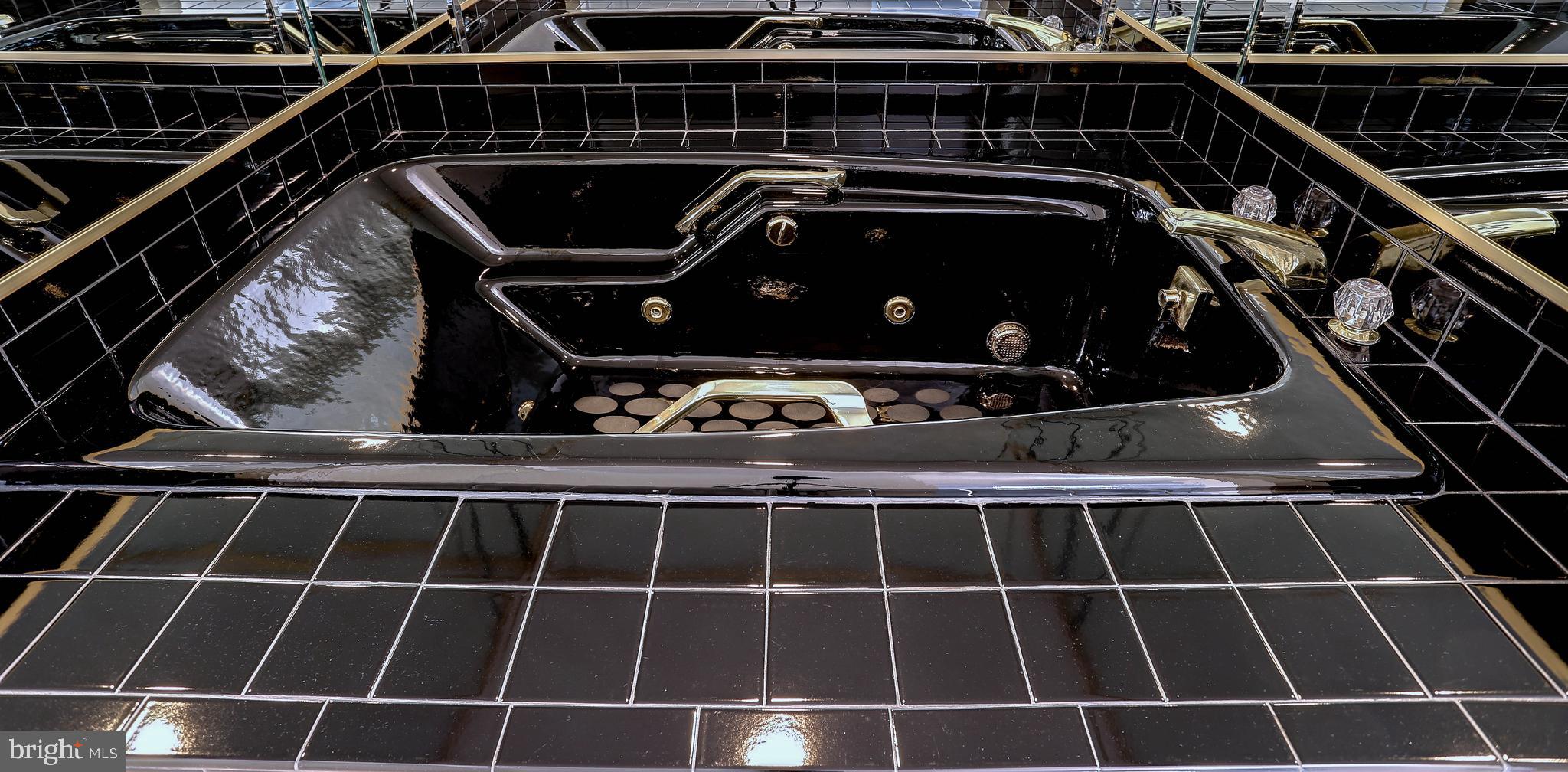 LEISURE WORLD - Residential