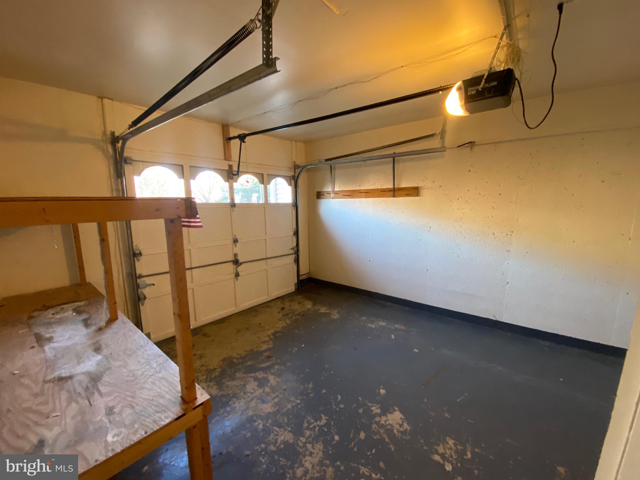 LAKE RIDGE - SPRINGWOODS - Residential Lease