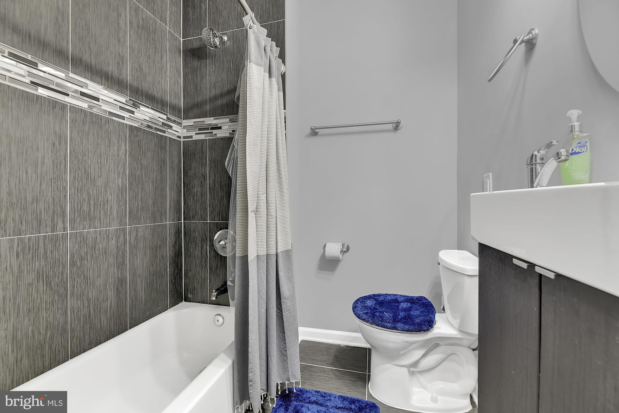 GREEKTOWN - Residential Lease