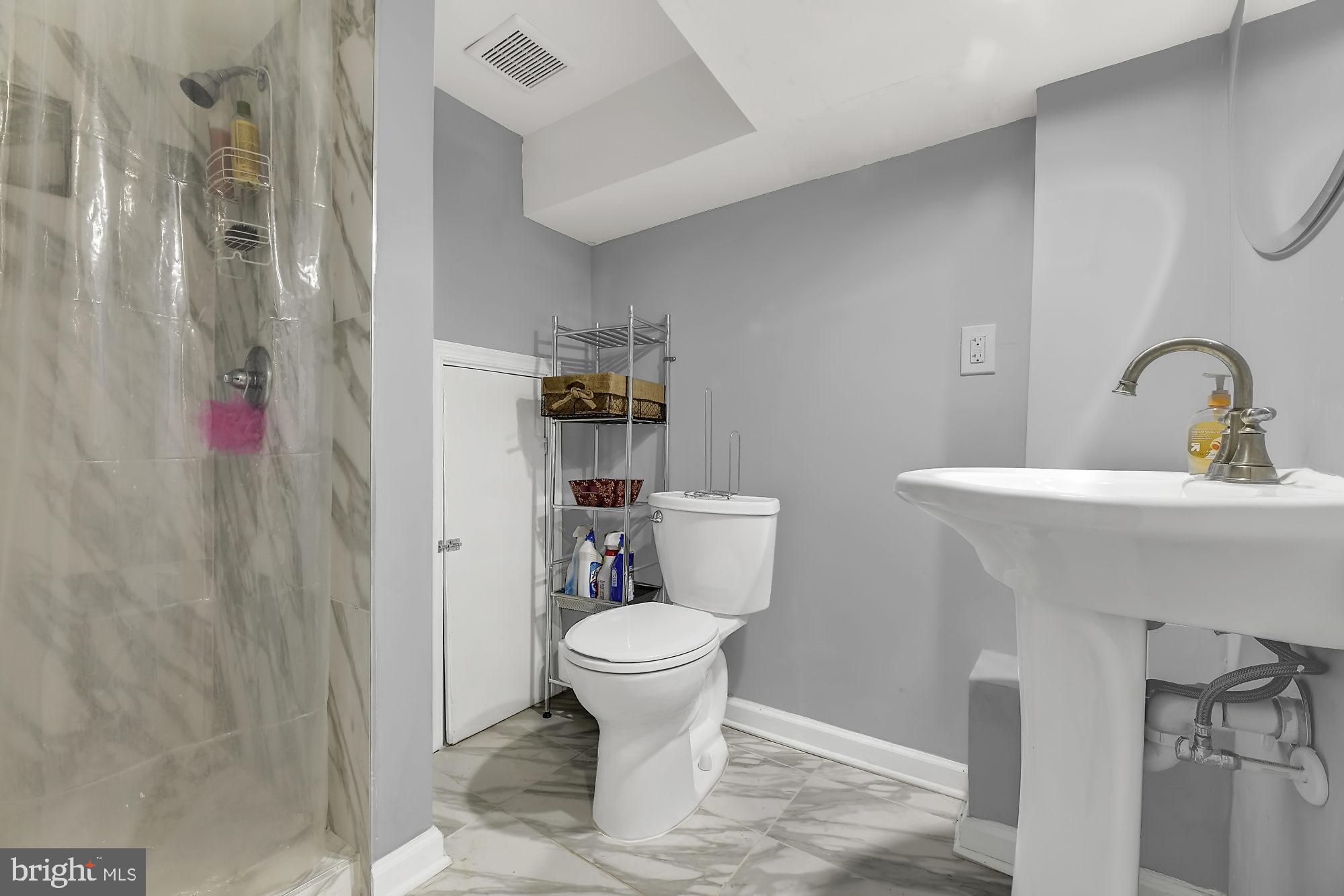 GREEKTOWN - Residential Lease