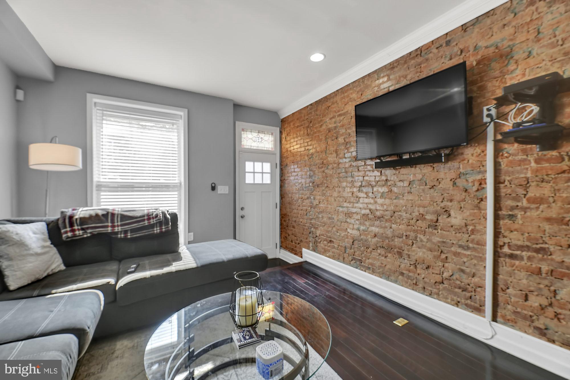 GREEKTOWN - Residential Lease