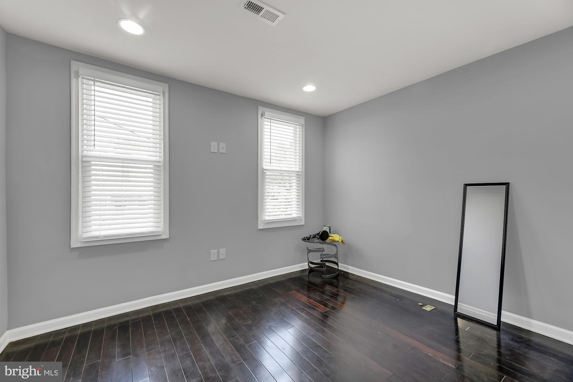 GREEKTOWN - Residential Lease