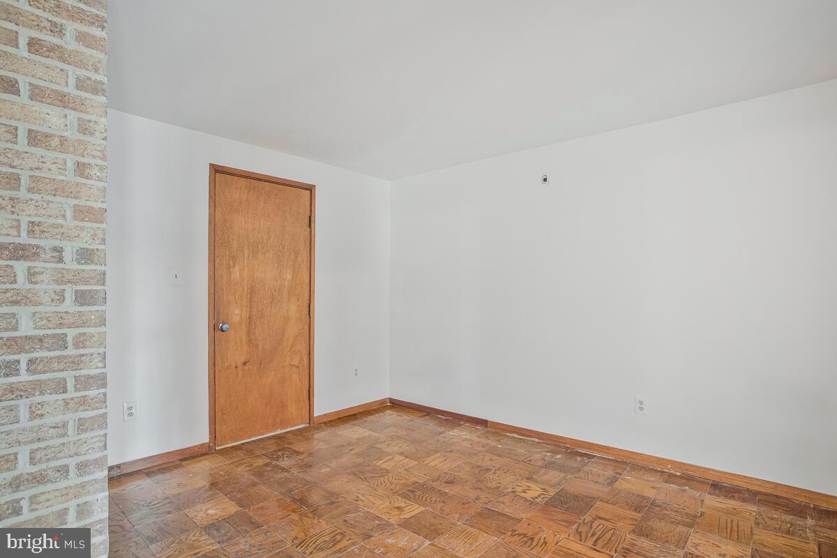 VILLAGE OF LONG REACH - Residential