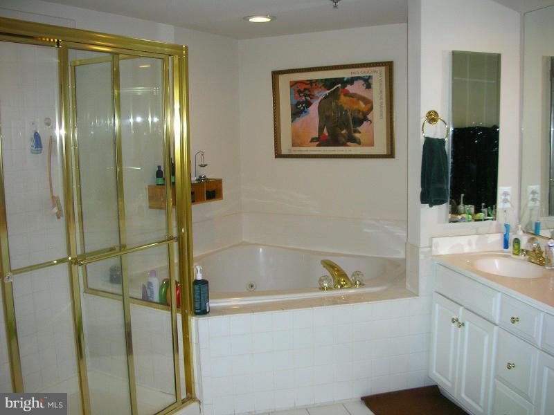 COURTHOUSE HILL - Residential Lease