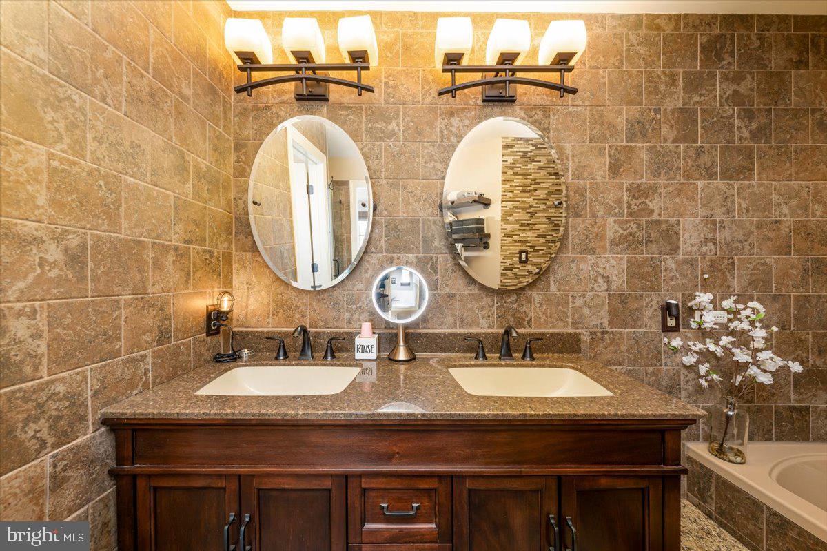 BLUNT COMMONS - Residential