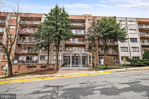 5801 Quantrell Avenue Unit 502, Alexandria, VA MLS: VAAX2054736