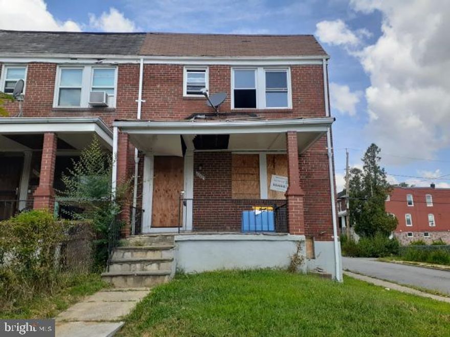 Large end unit townhome just hit the market in Baltimore. Home features two bedrooms upper level and one bedroom on the main level. Brick townhome with a large yard and rear porch. Corner brick townhome close to downtown, retail and. dining.