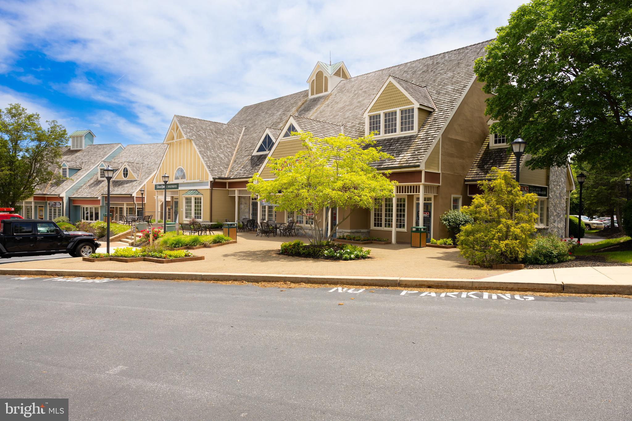 SHOPPES AT GREENFIELD - Commercial Lease