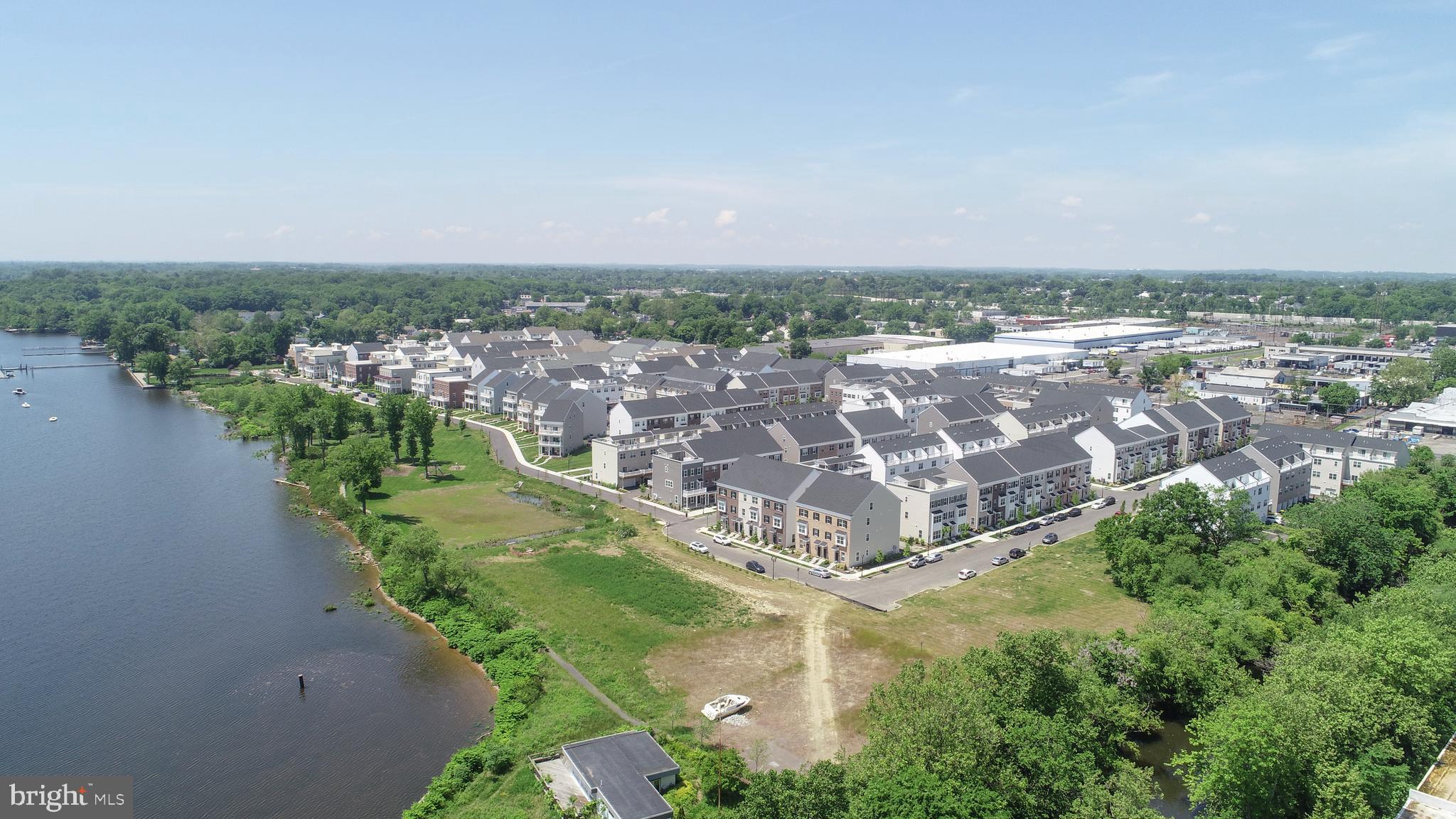 WATERSIDE - Residential