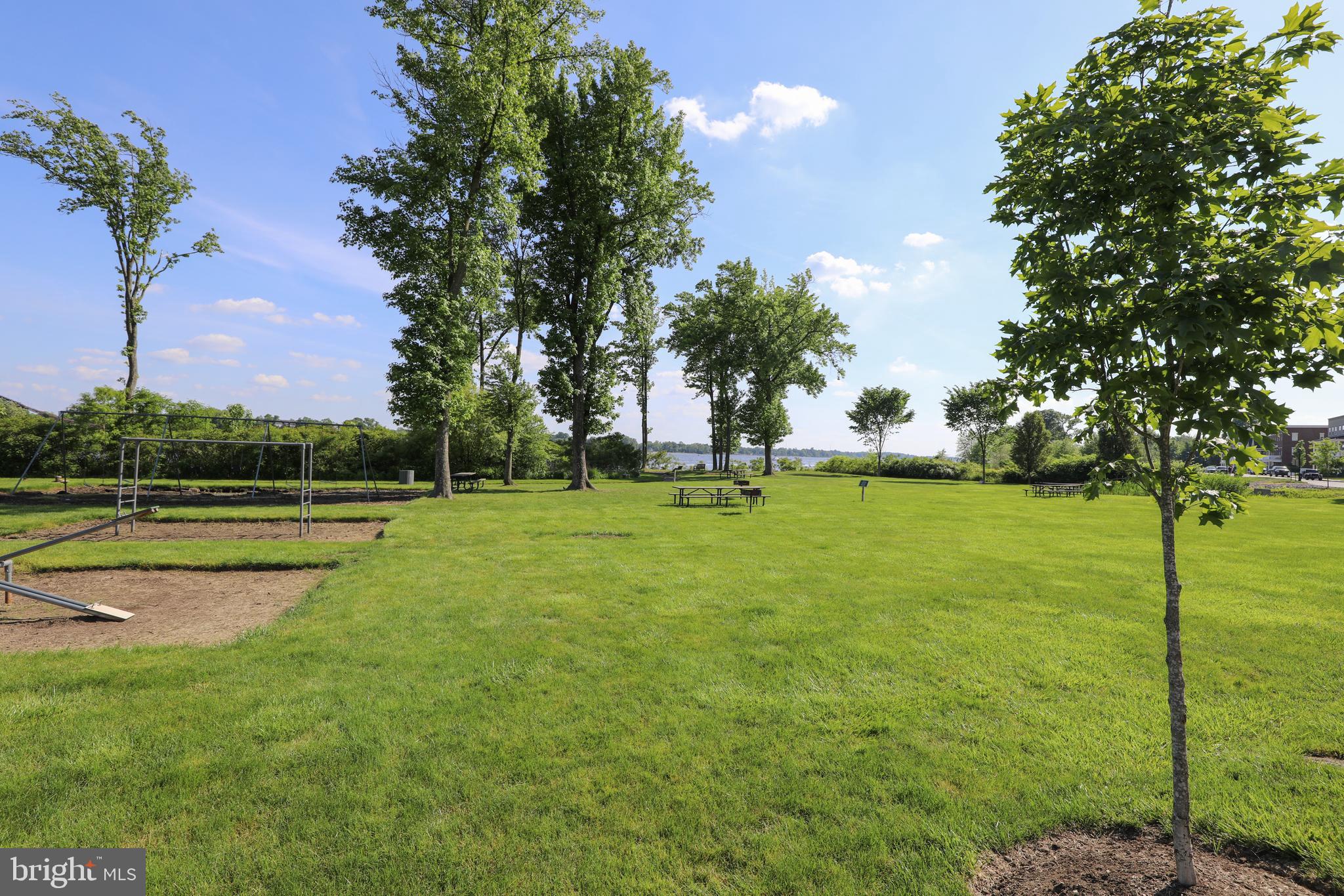 WATERSIDE - Residential