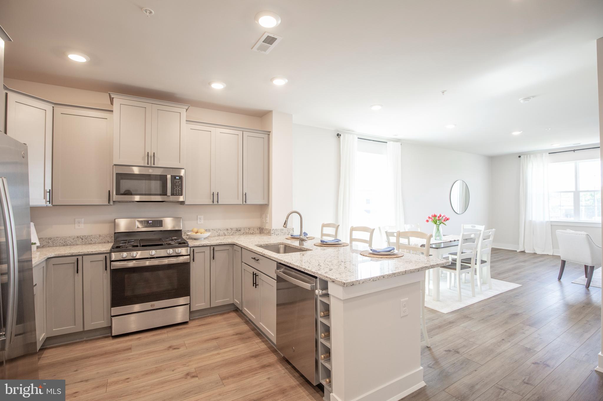 WATERSIDE - Residential