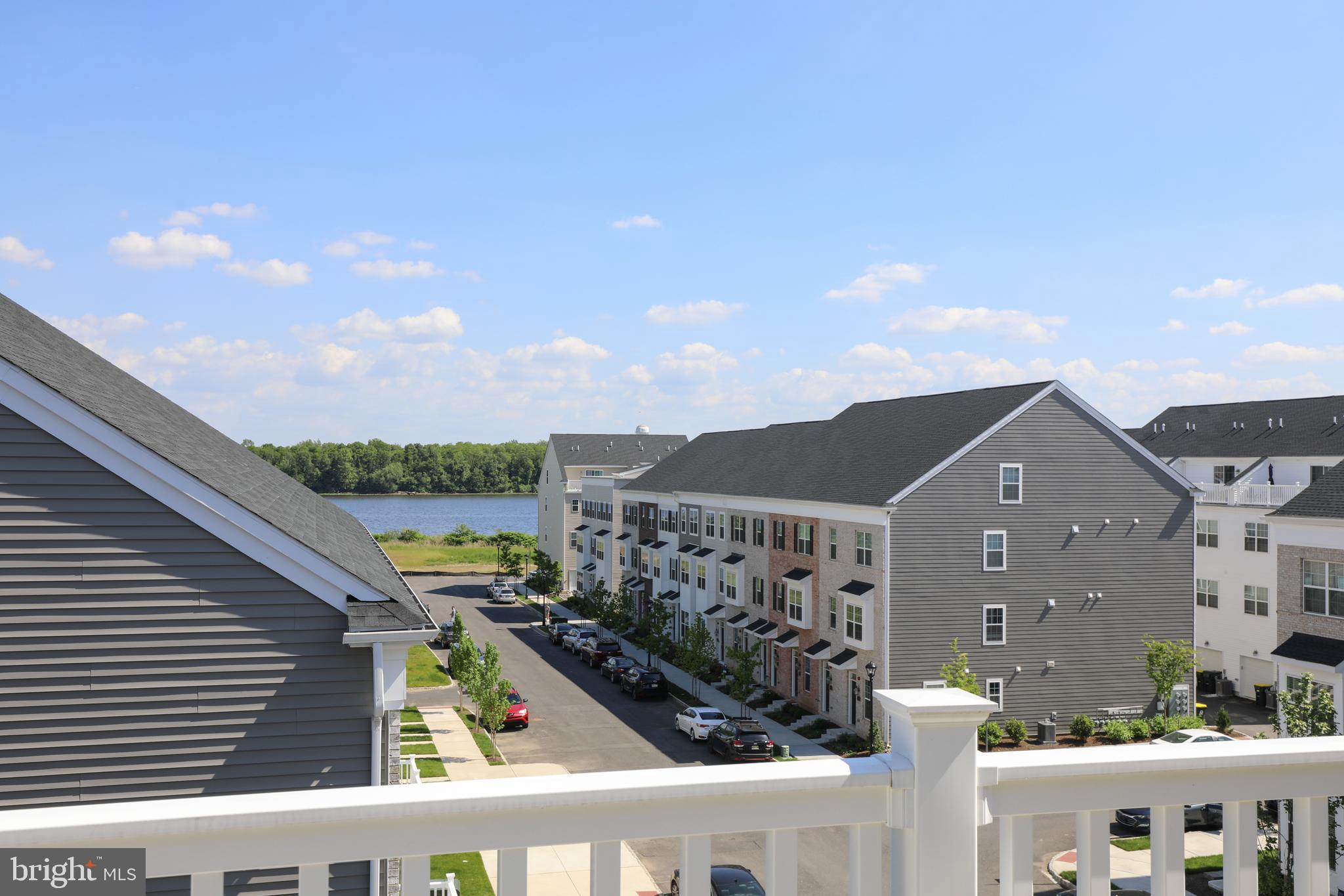 WATERSIDE - Residential