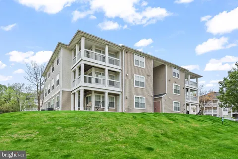 14197 Cuddy Loop Unit 104, Woodbridge, VA MLS: VAPW2091332