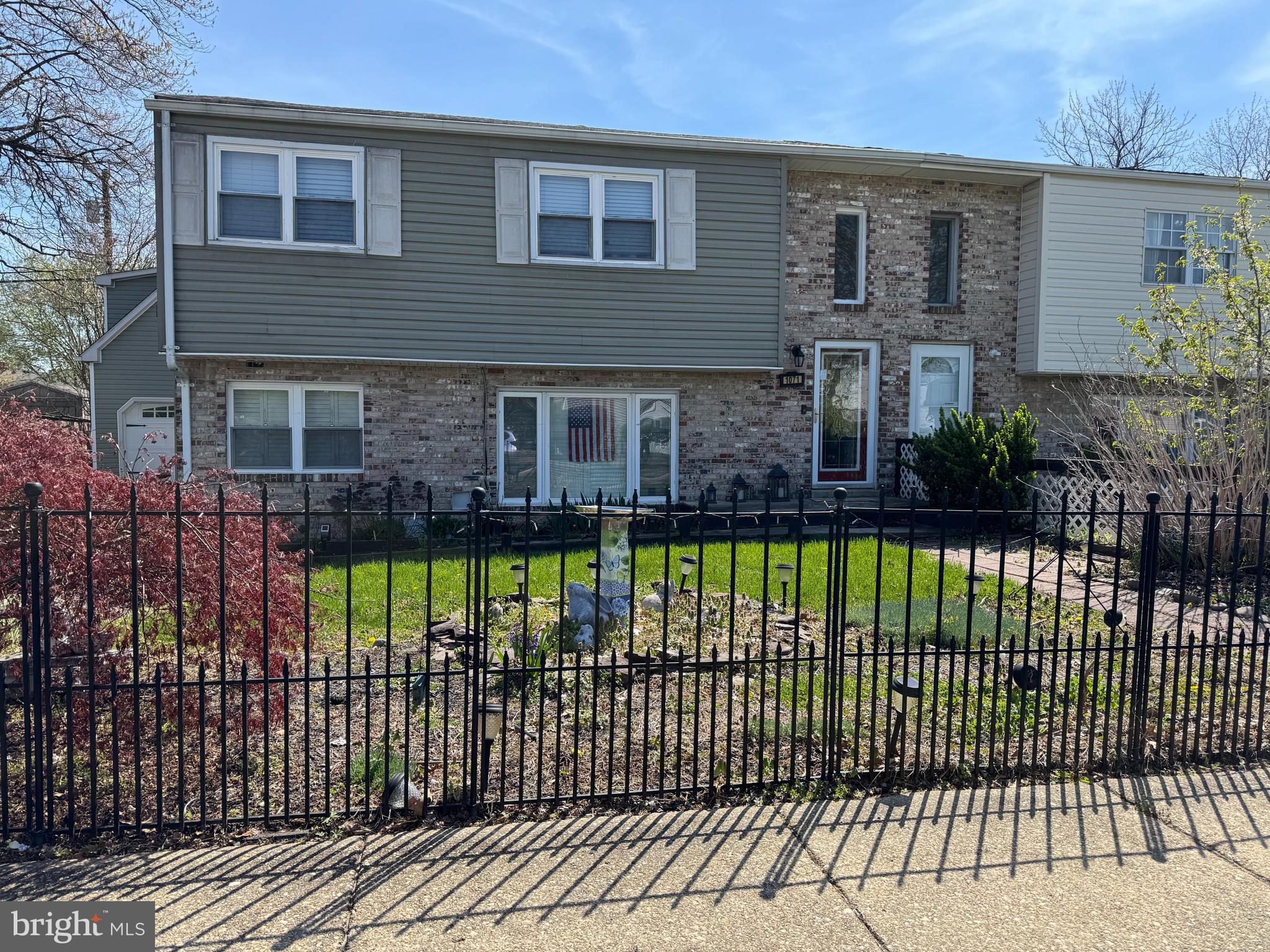 1071 KINGS ROAD