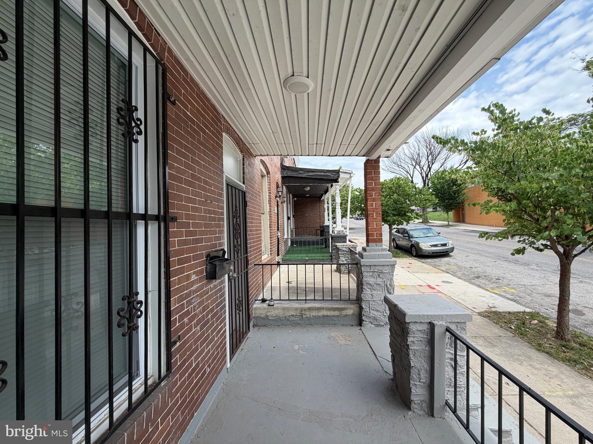 1410 N MILTON AVENUE