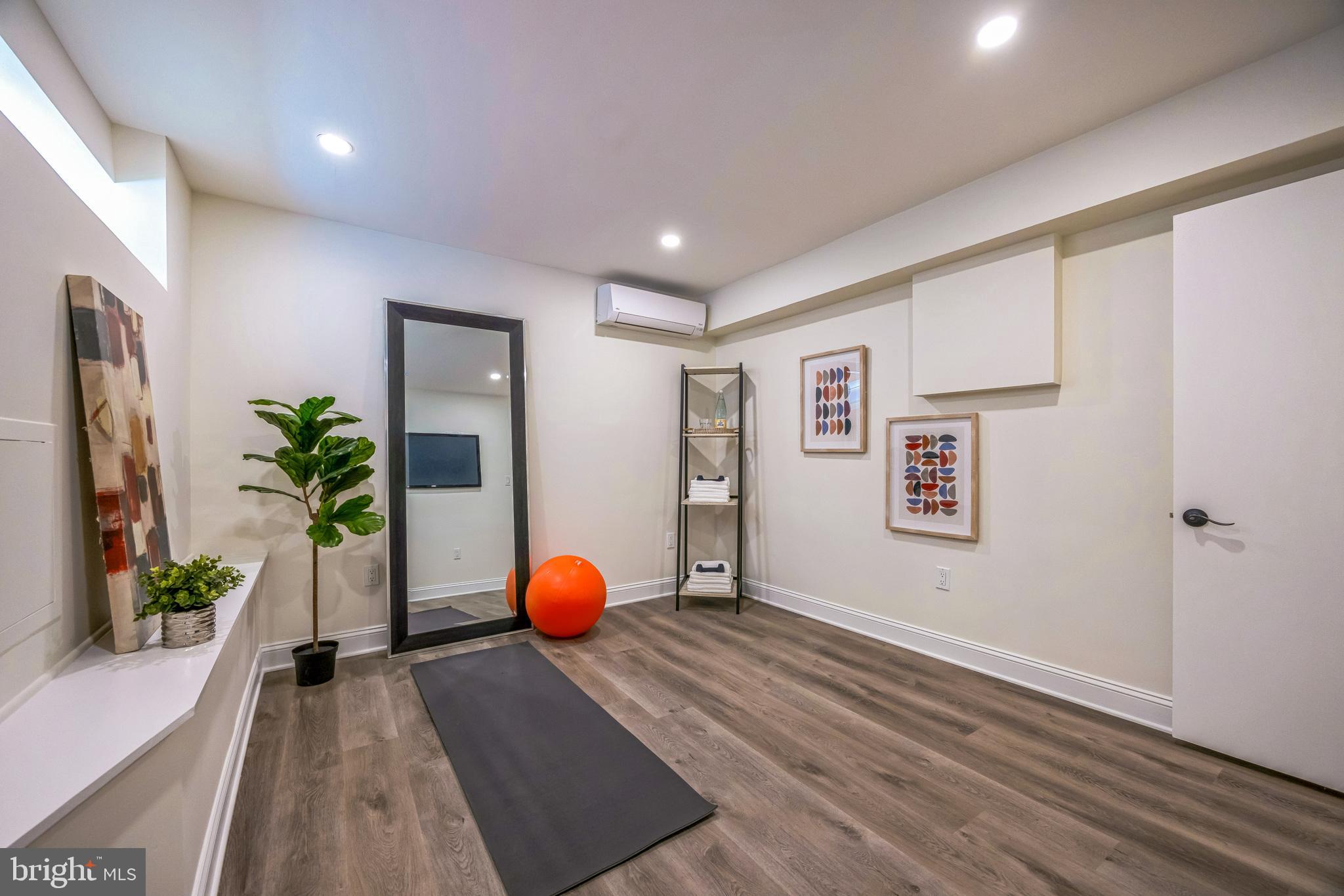 WASHINGTON SQ WEST - Residential Income