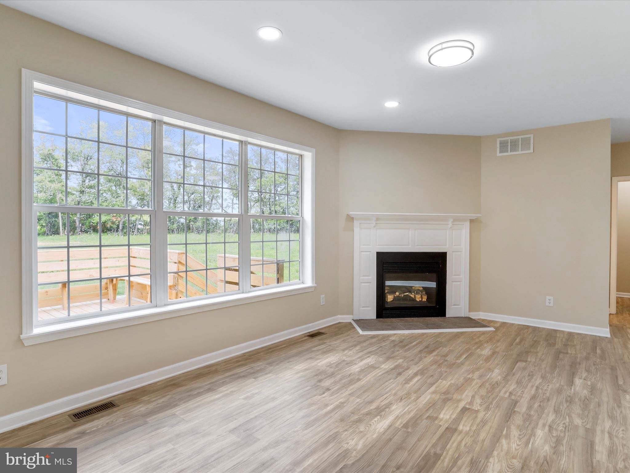 HEDGESVILLE - Residential