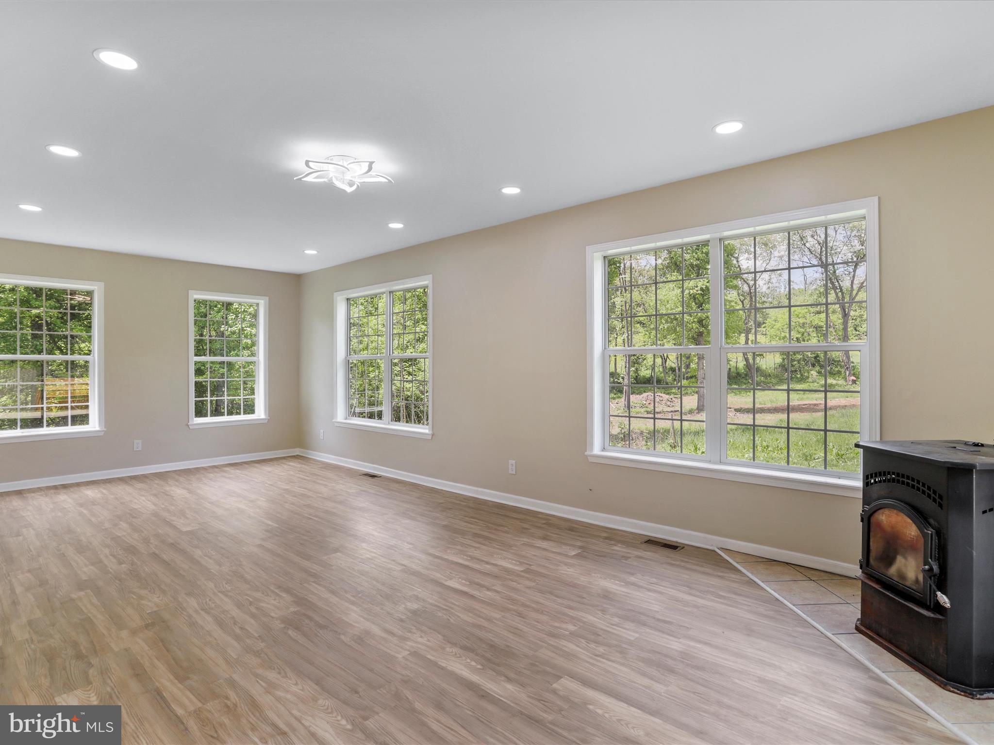 HEDGESVILLE - Residential