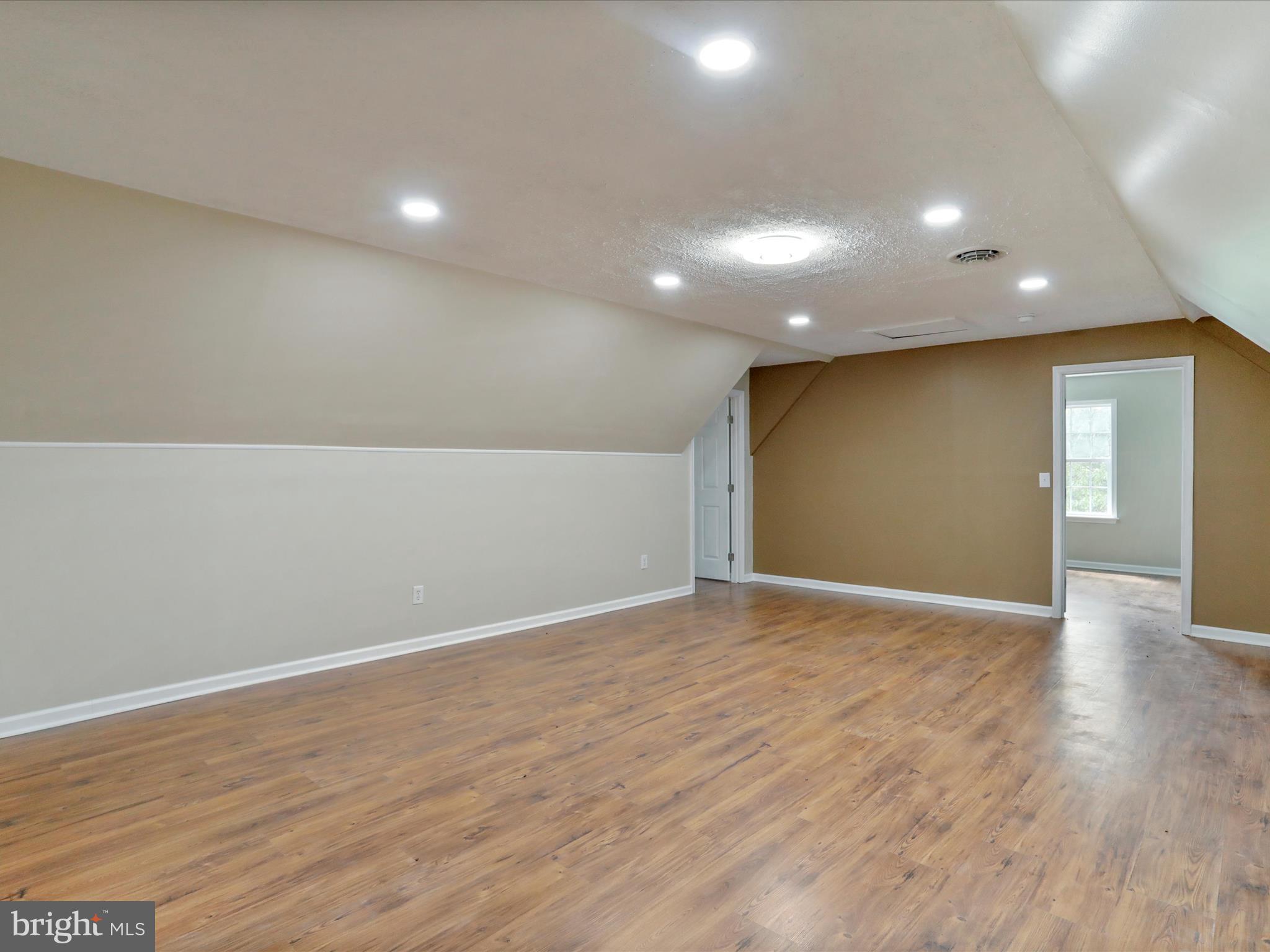 HEDGESVILLE - Residential