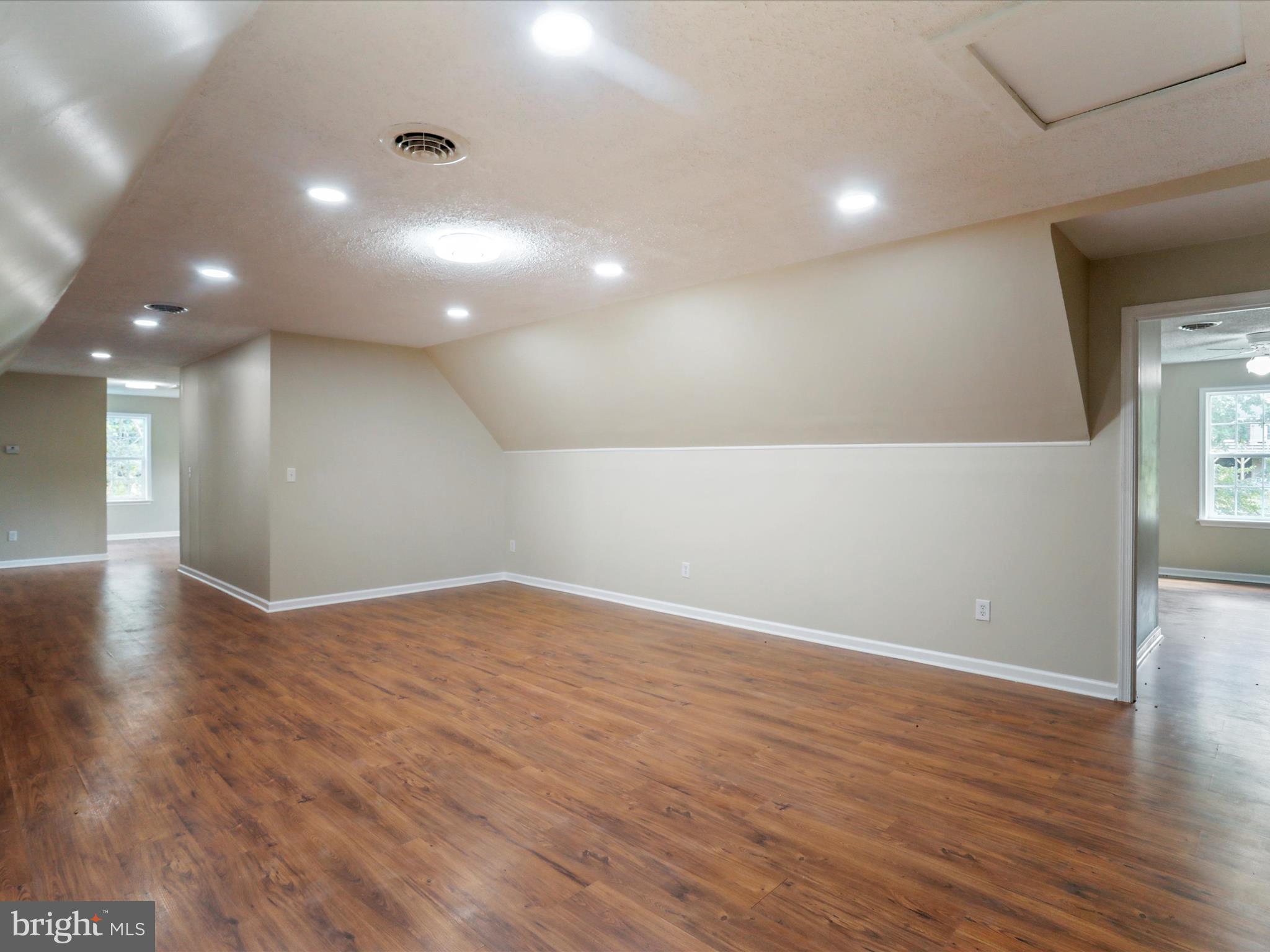 HEDGESVILLE - Residential