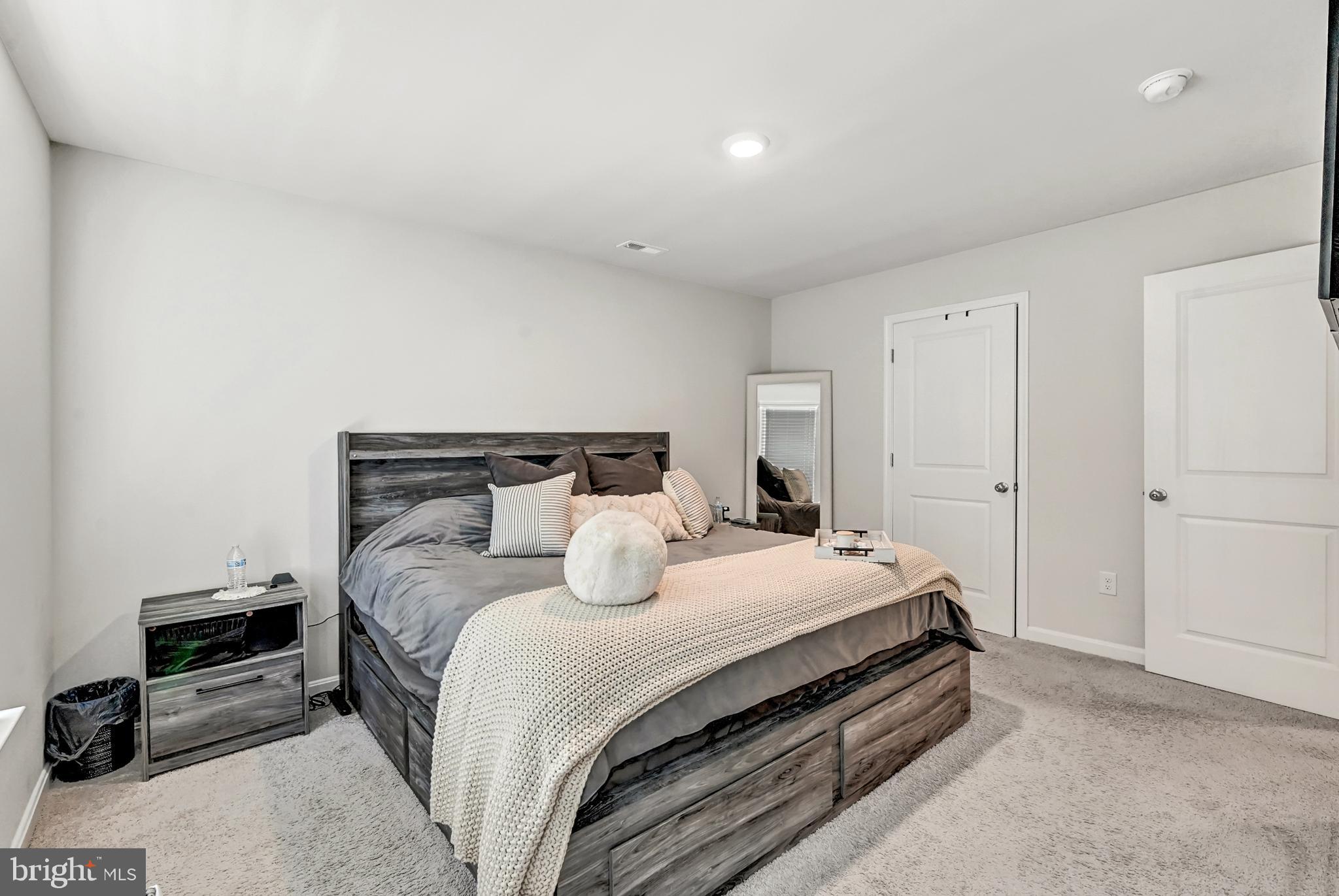 LOCUST RUN - Residential