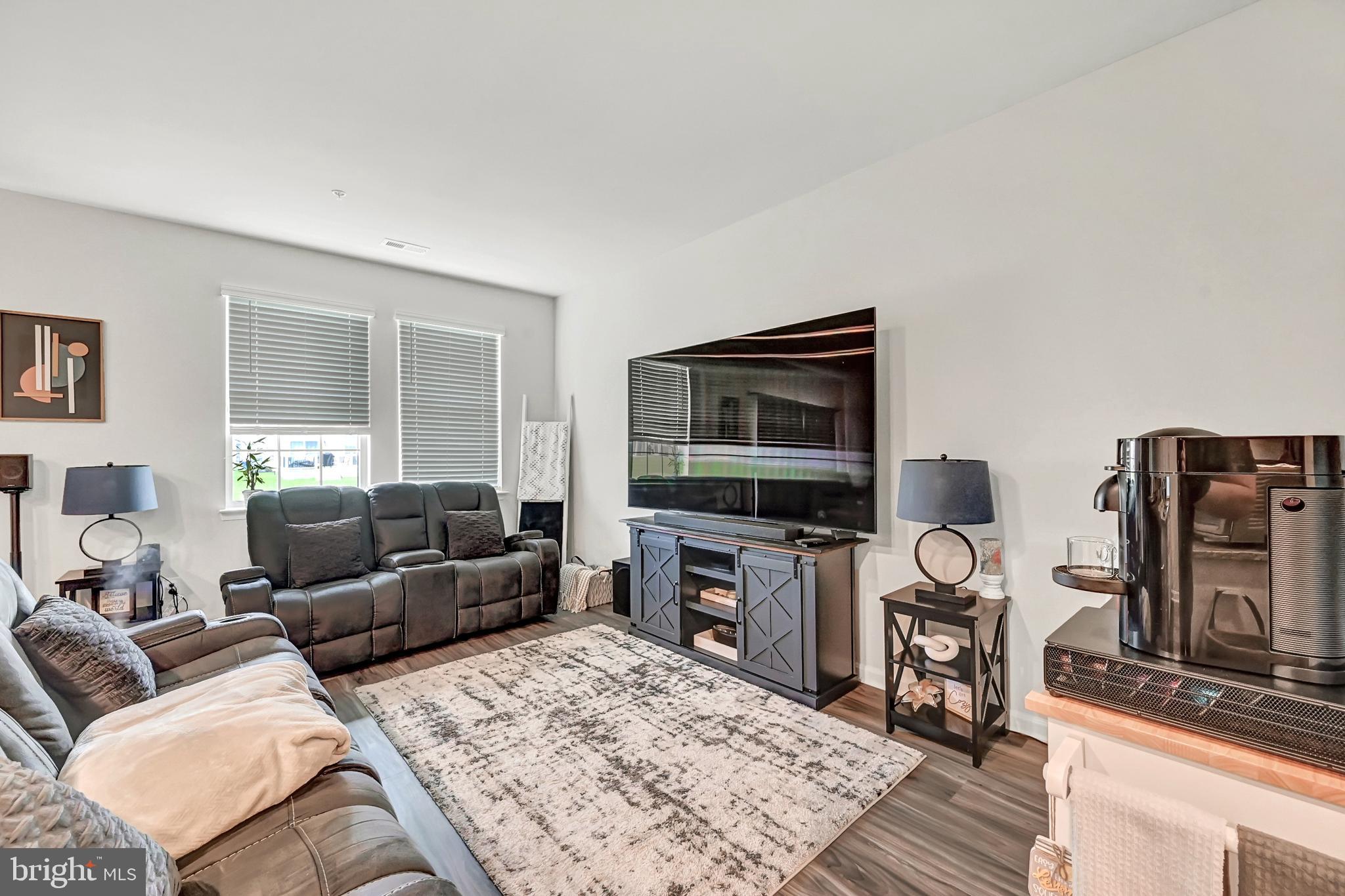 LOCUST RUN - Residential