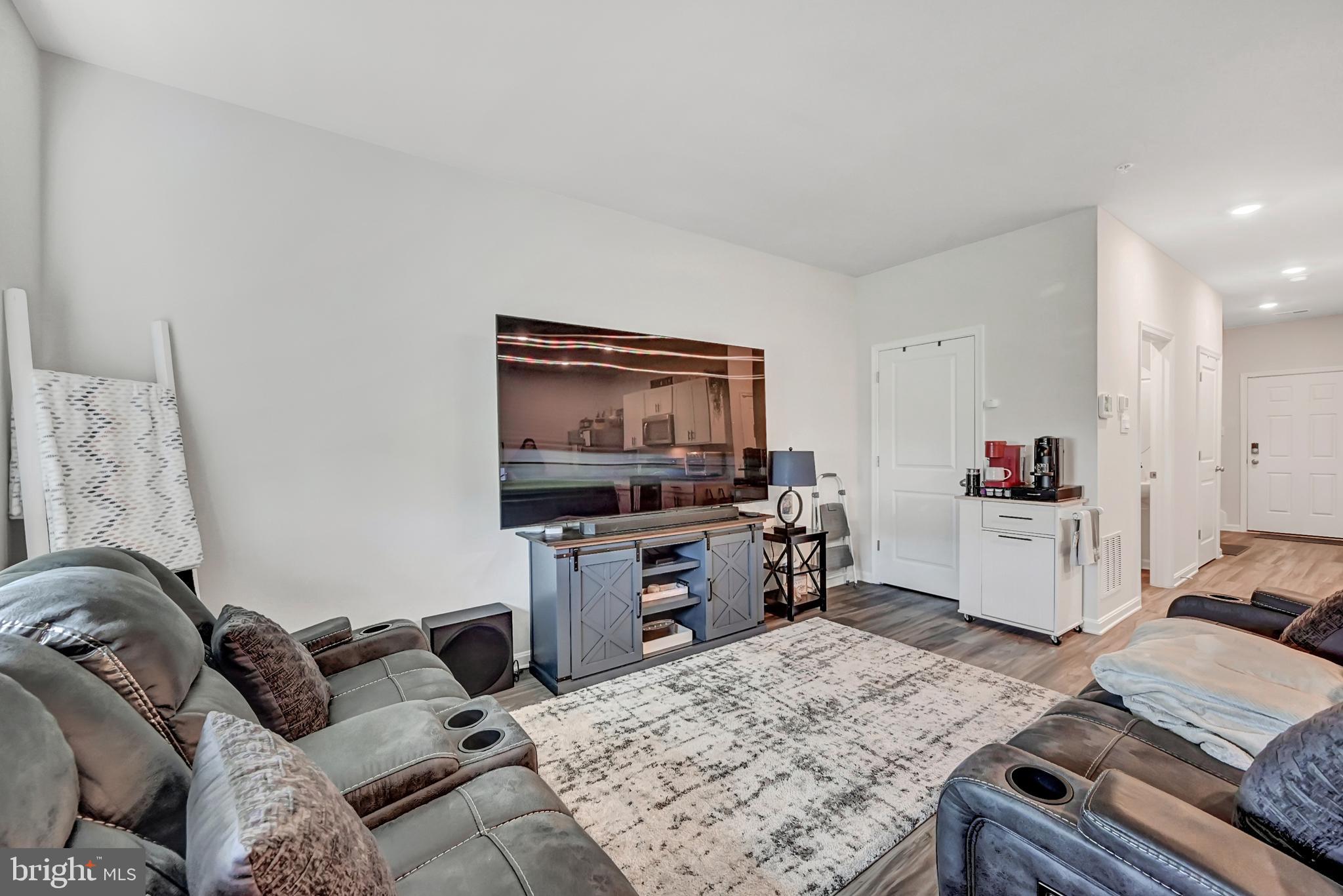 LOCUST RUN - Residential