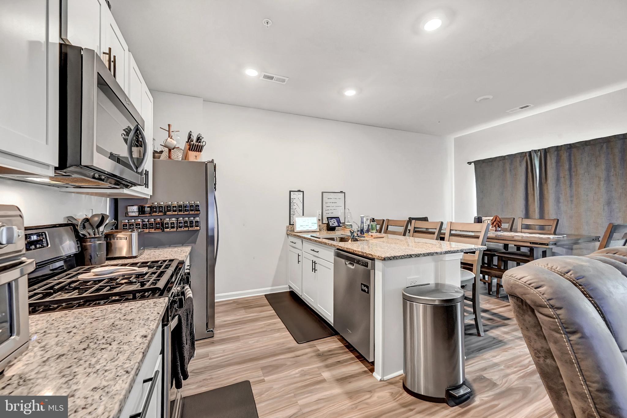 LOCUST RUN - Residential