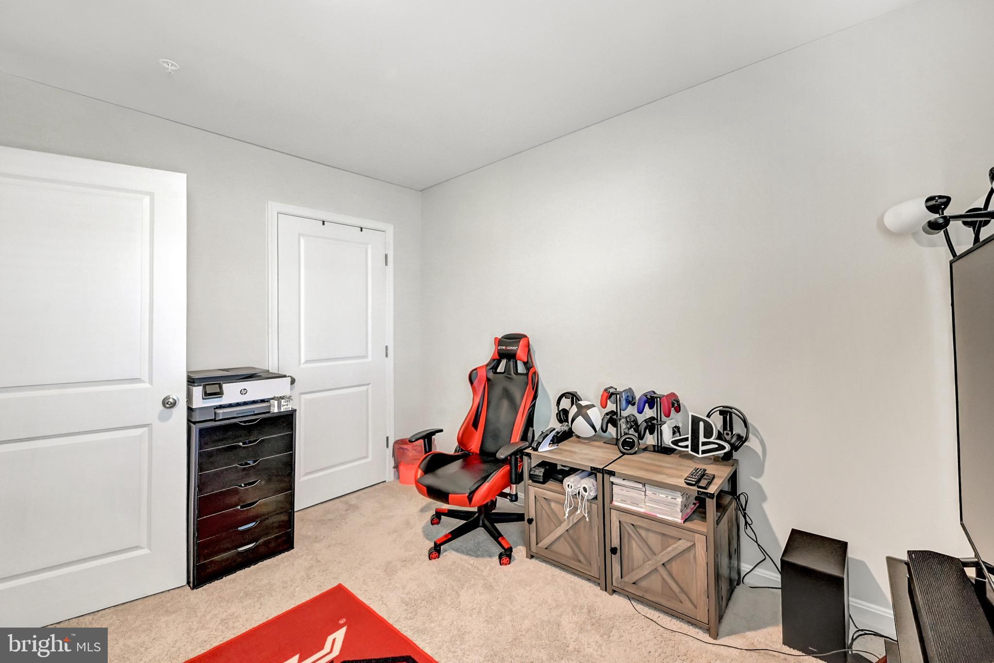 LOCUST RUN - Residential