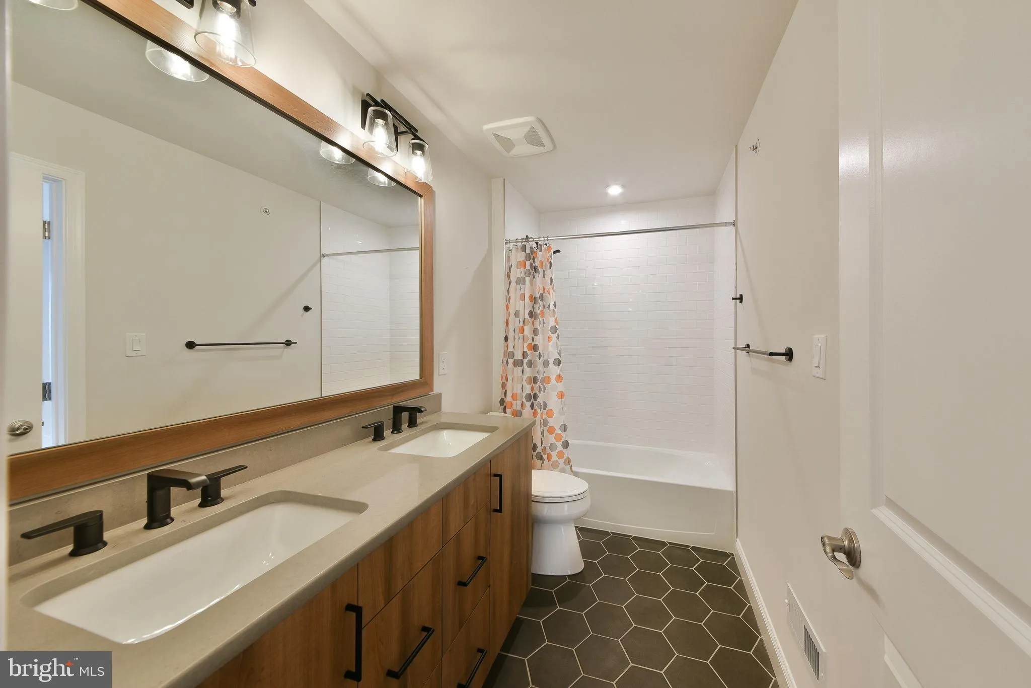 Yardley, Pennsylvania 19067, United States, 3 Bedrooms Bedrooms, ,3 BathroomsBathrooms,Residential,Contingent,146107