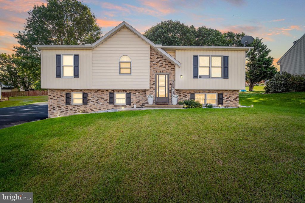 Photo of 250 Edinburgh Road, YORK, PA 17406 (MLS # PAYK2091770)